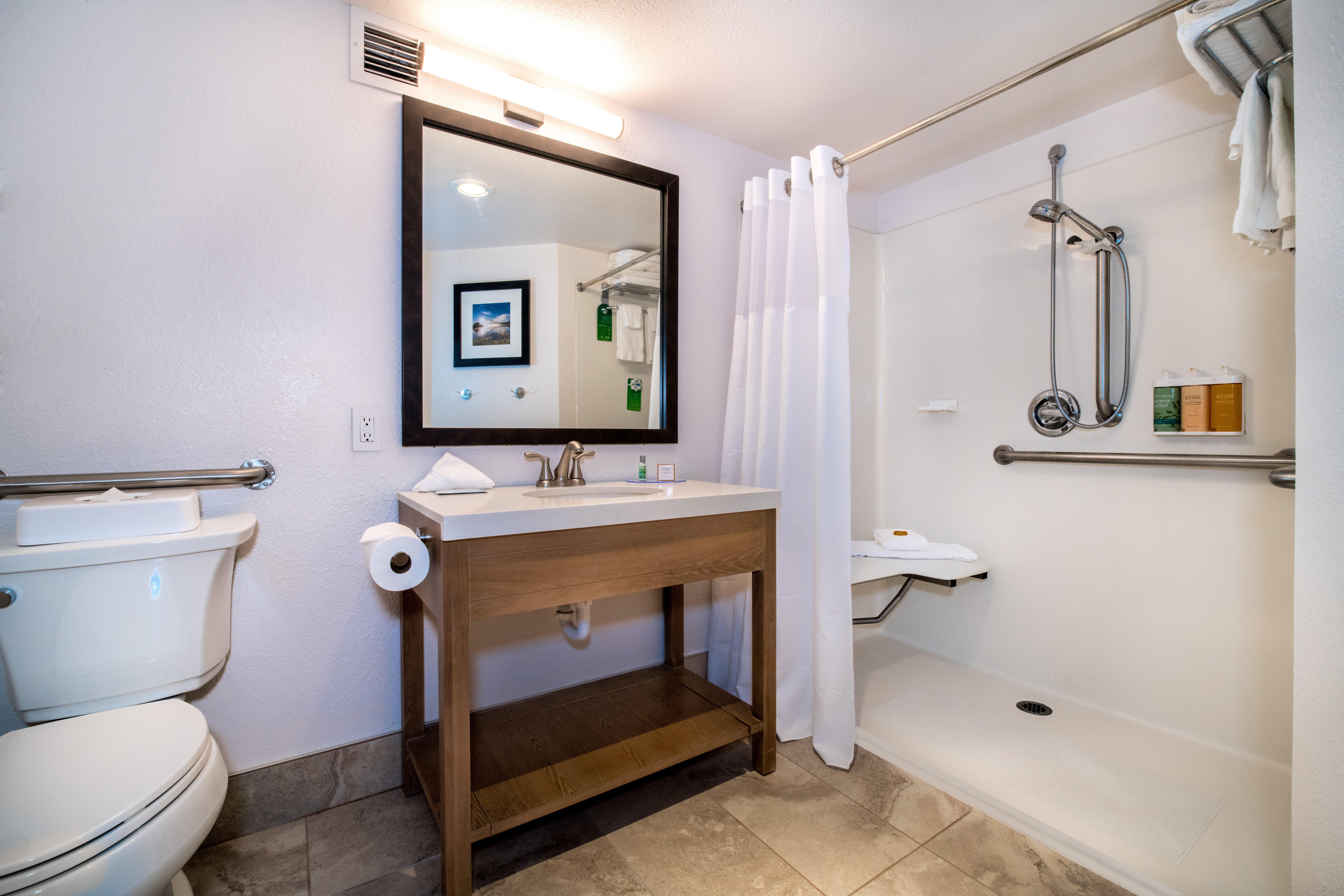 غرفة بسرير مزدوج لذوي الإعاقة، Holiday Inn Estes Park 3/4