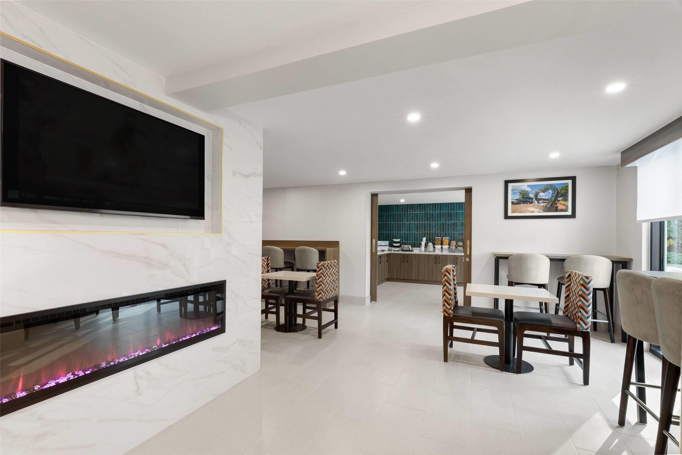La Quinta Inn & Suites by Wyndham Atlanta Roswell 34/47