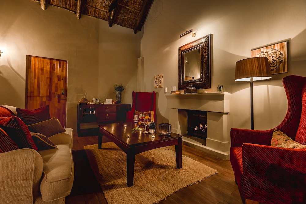 Hlosi Game Lodge 40/73