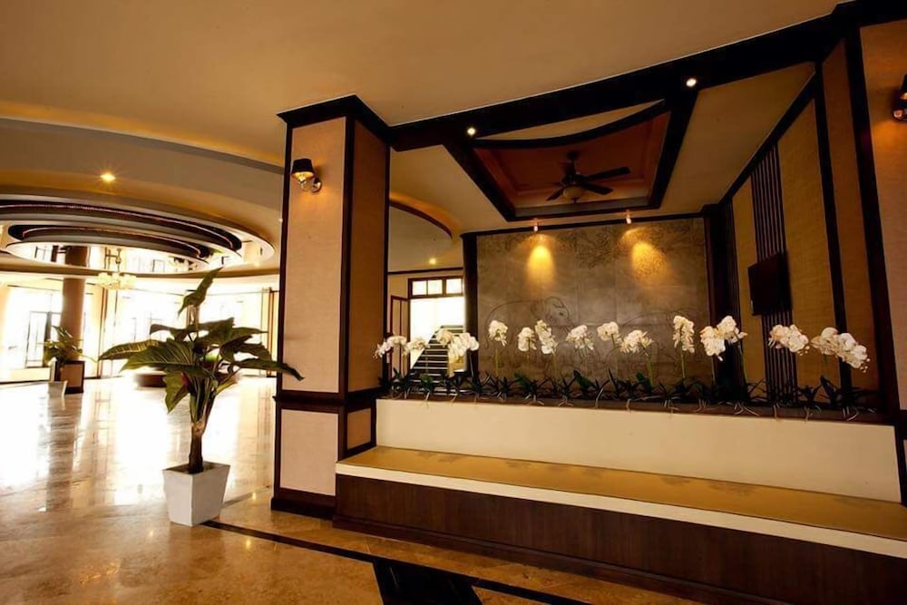 J & Y Lodge Hotel 6/24