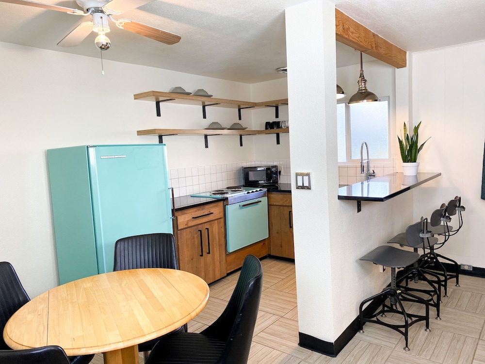 University Inn 54/63