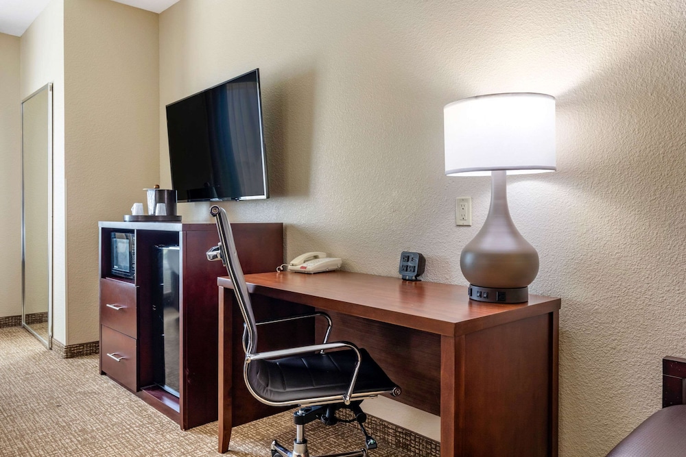 Comfort Inn Suites Near Lake Lewisville 39/43