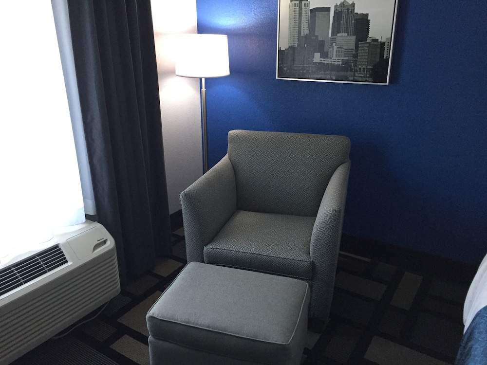 Best Western Plus Birmingham Inn & Suites 25/37