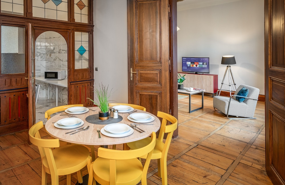 Art House Apartments by Adrez Living 19/23