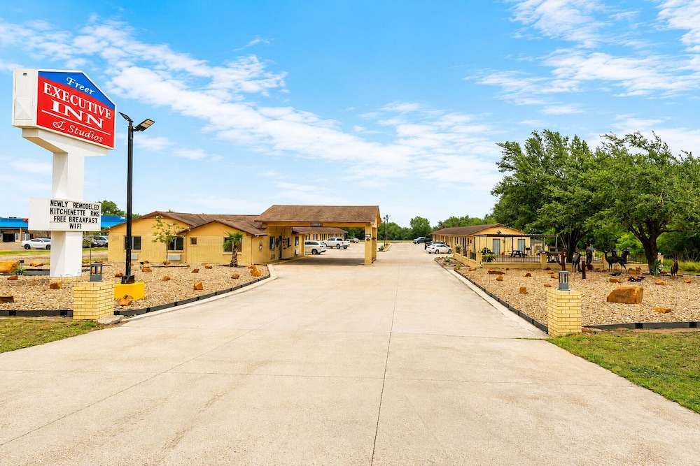 Freer Executive Inn and Studios by OYO 32/44