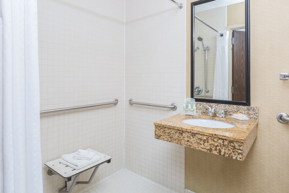 Holiday Inn Dublin Pleasanton 10/70