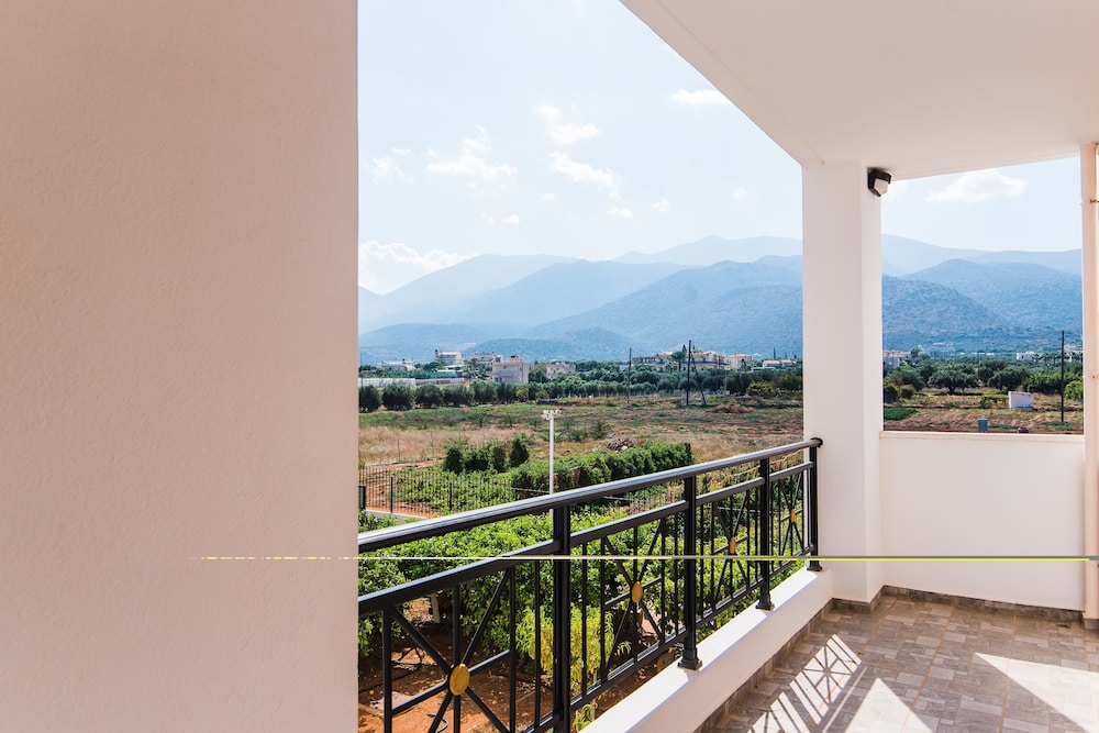 Yiannis Manos Hotel Resort 45/50