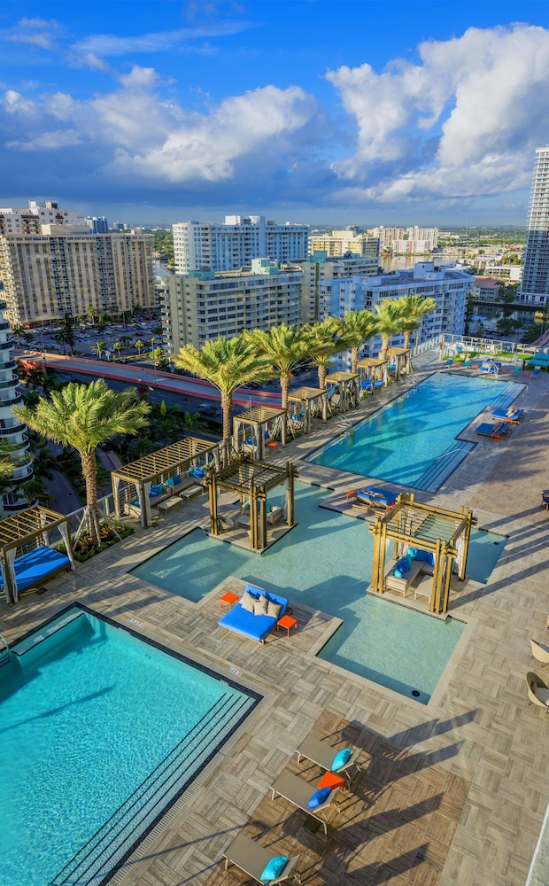 H Beach Resort Rentals 41/49