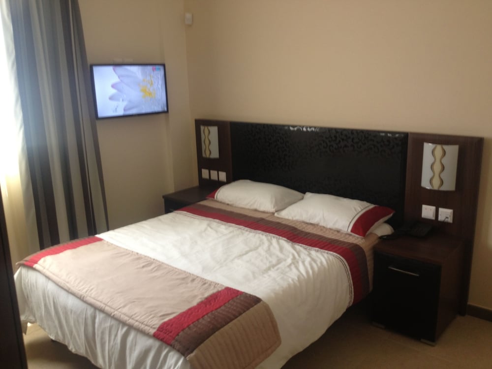 Grand Harbour Hotel 11/45