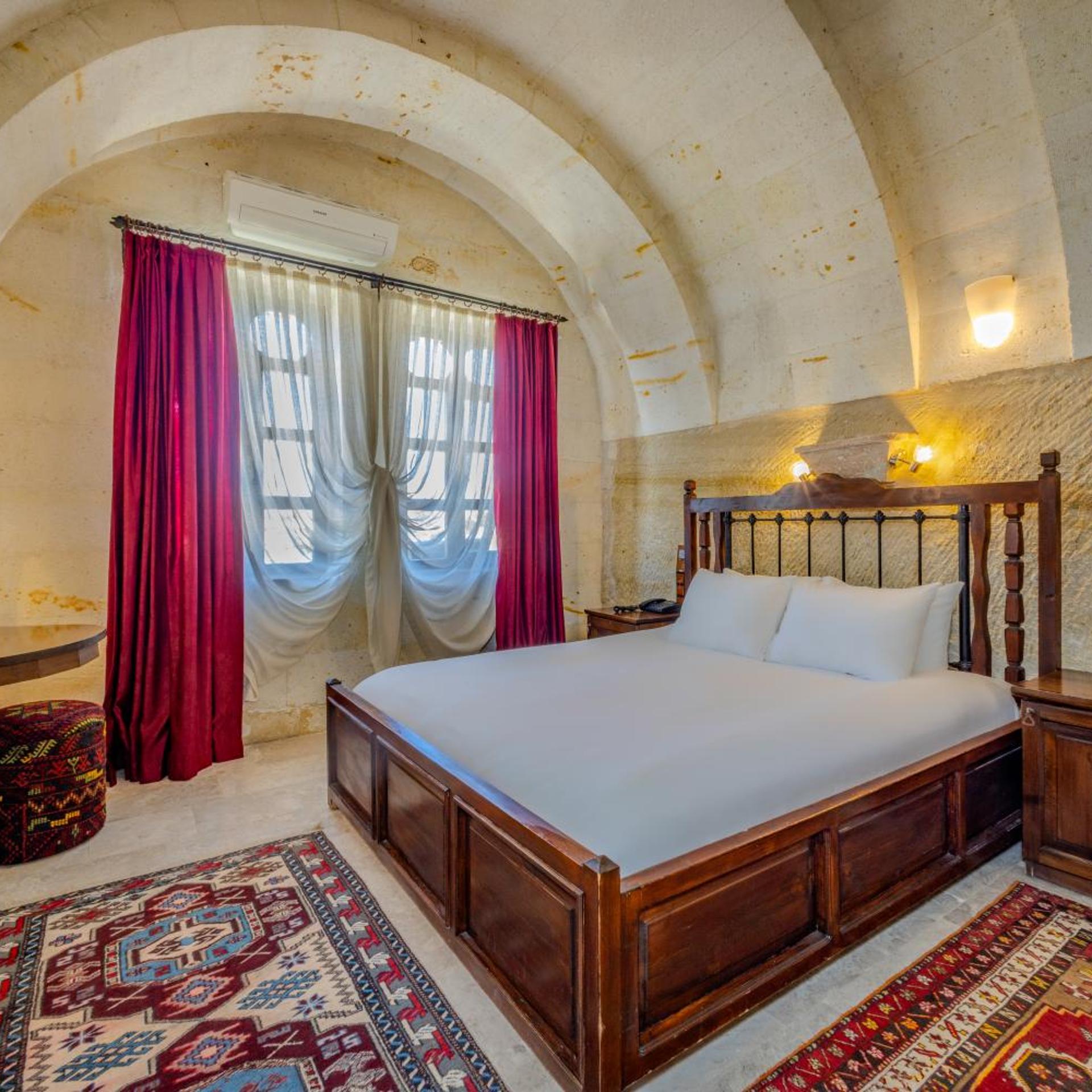 Cave, Luxury, Suite