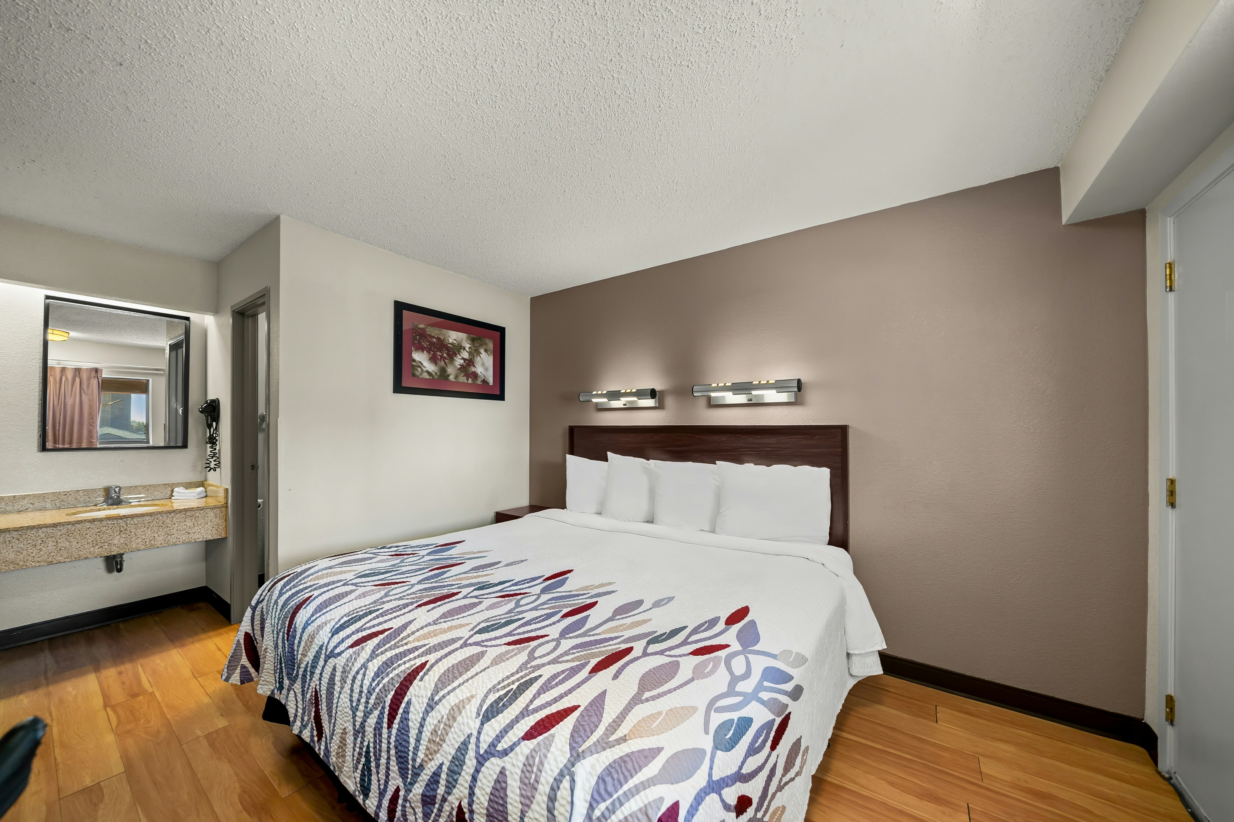DELUXE, KING BED, ACCESSIBLE