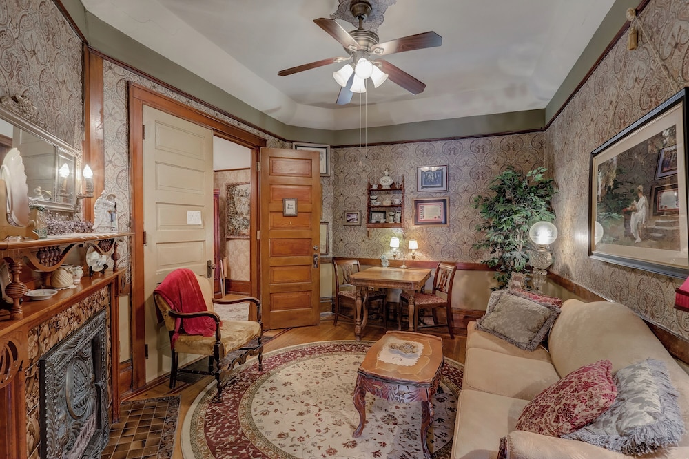 Schuster Mansion Bed & Breakfast 25/51