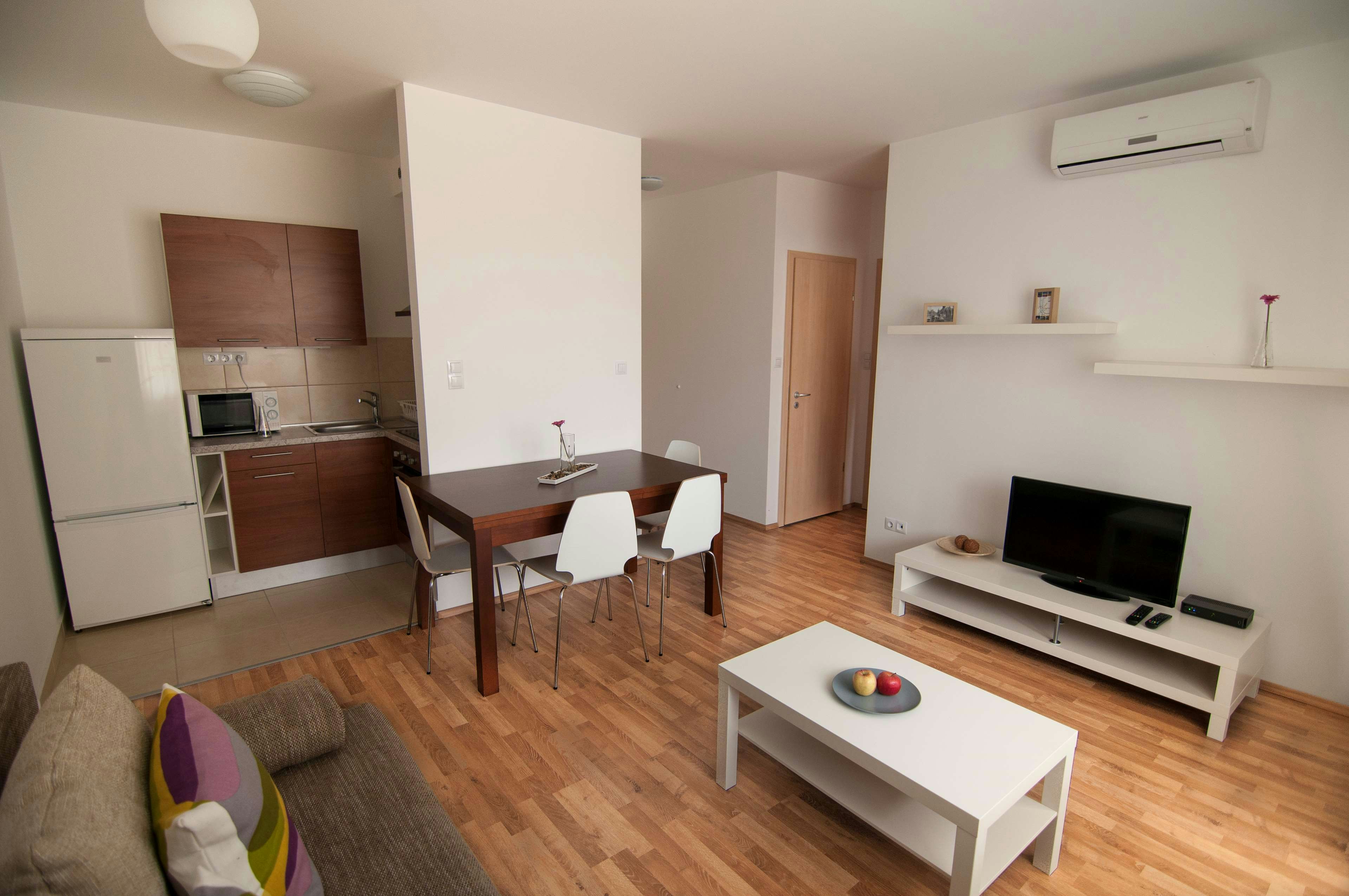 CORVIN CENTER SUITES 54/87