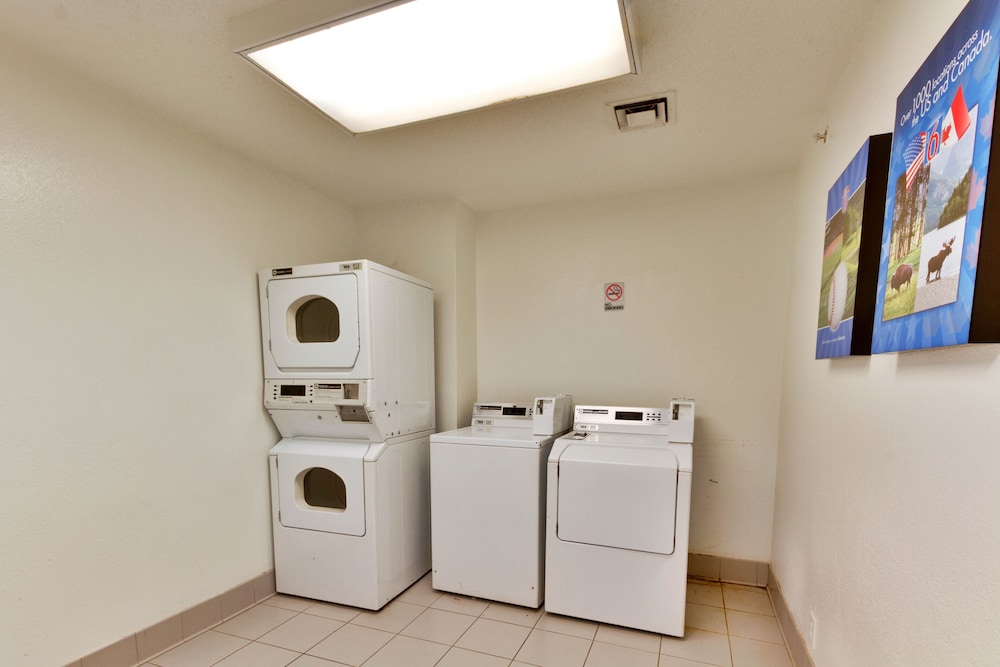 Motel6 Lewisville, TX - Dallas 32/48