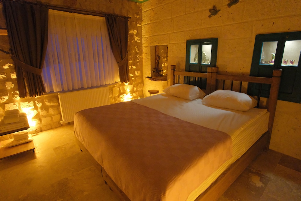 Euphoria Cave House 8/50