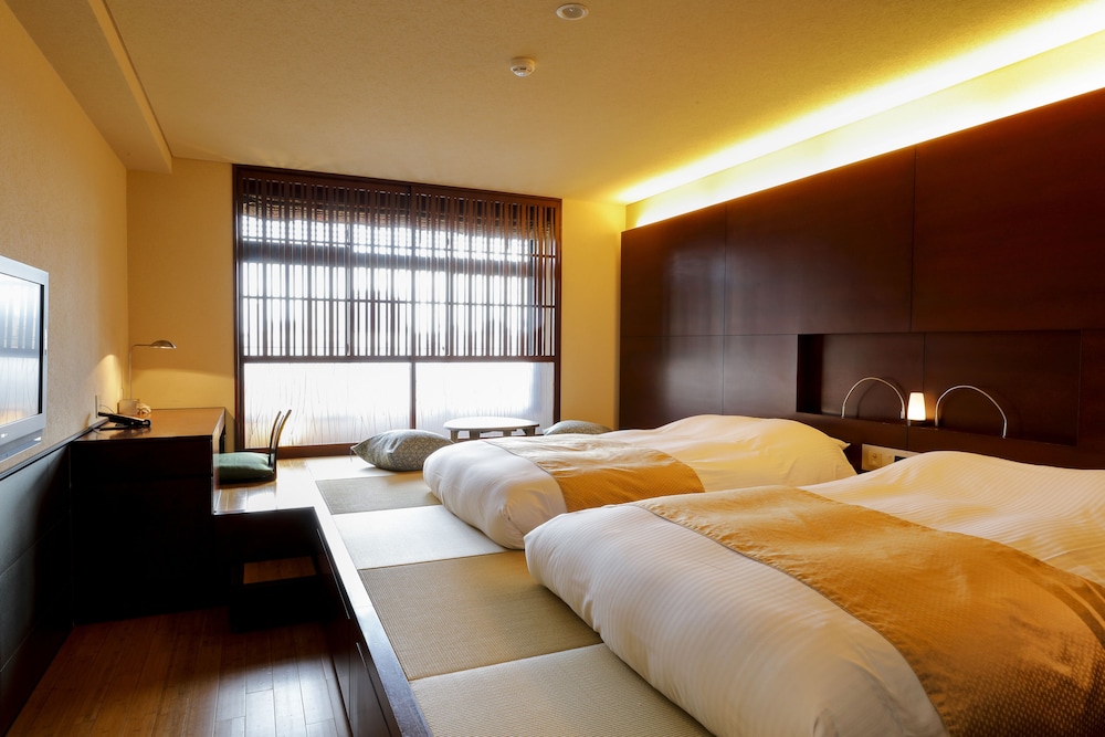 JAPANESE, MODERN, TWIN BEDS