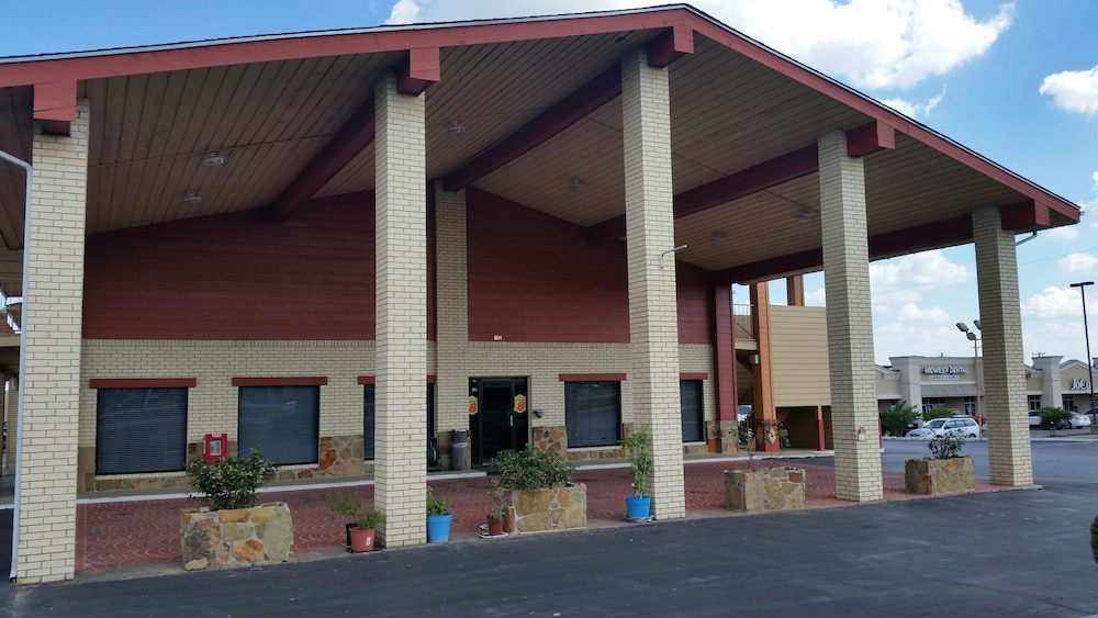Super 8 by Wyndham Waco/Mall area TX 5/31