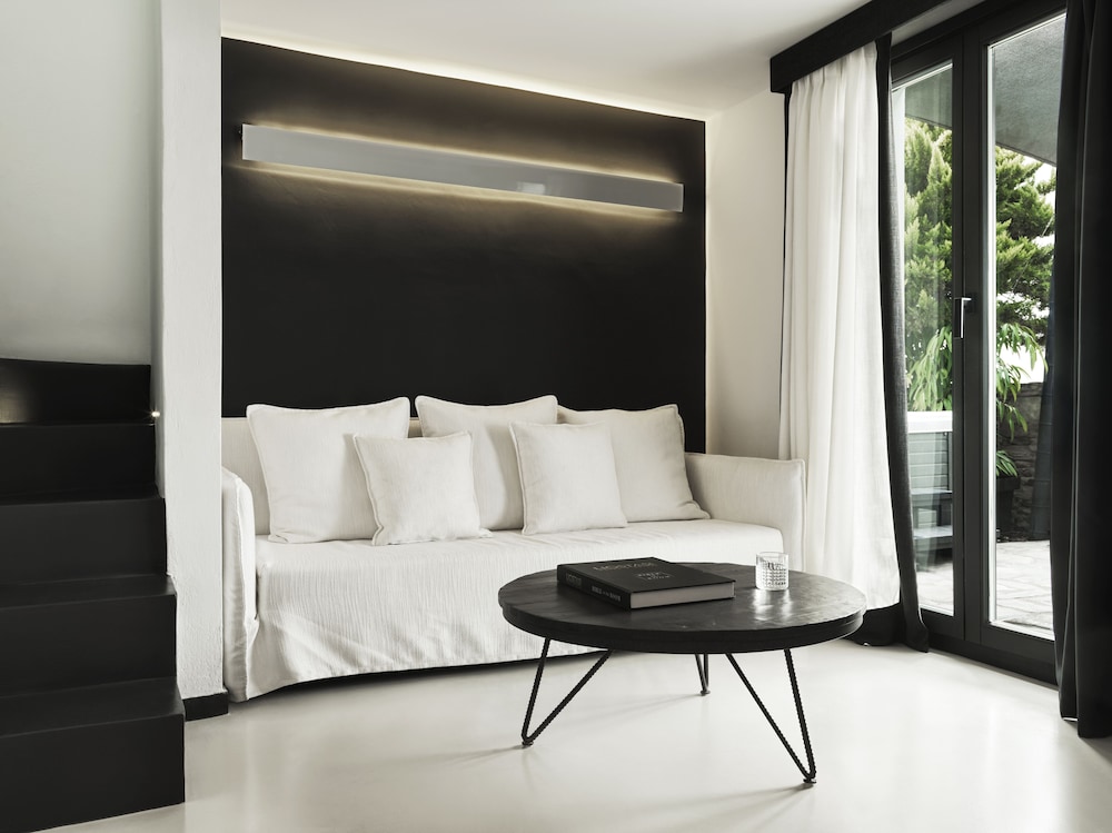 Liostasi Hotel And Suites 12/50