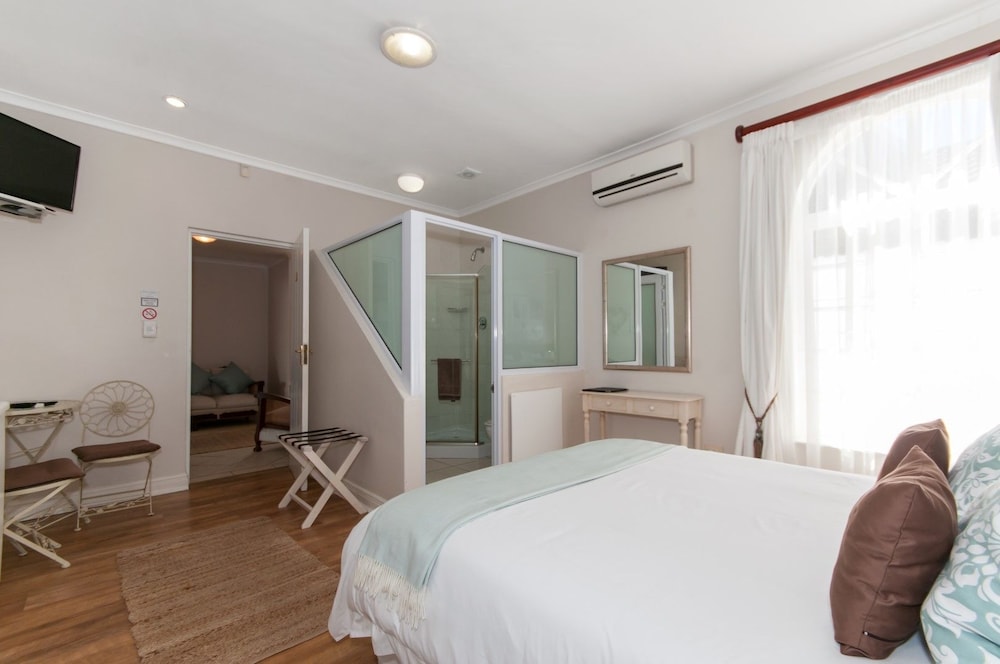 Millard Crescent Guest House 8/31