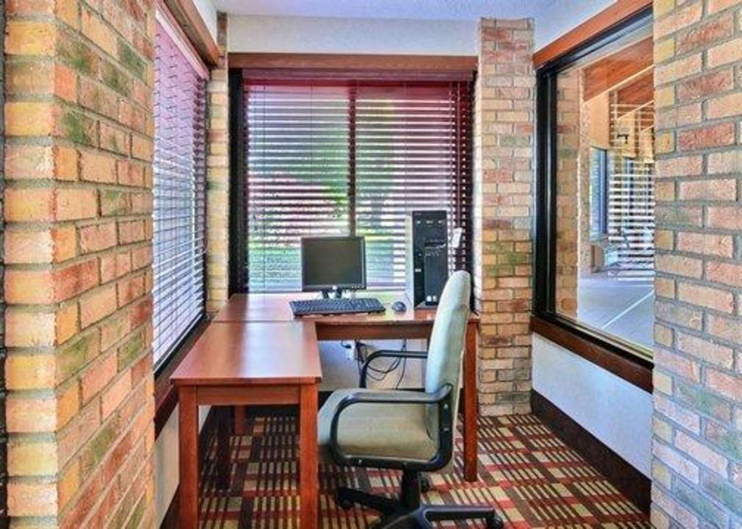Quality Inn East Liverpool - Calcutta 39/44