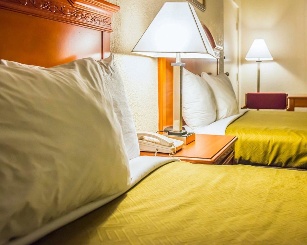 Econo Lodge Panama City St. Andrews 24/44