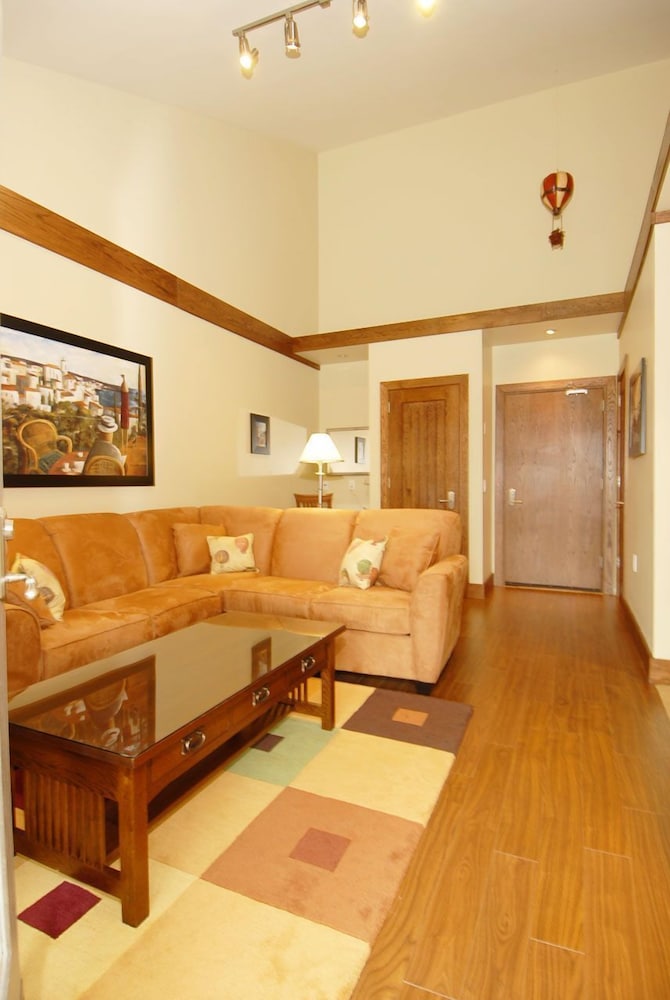 Huff Estates Inn & Winery 6/48