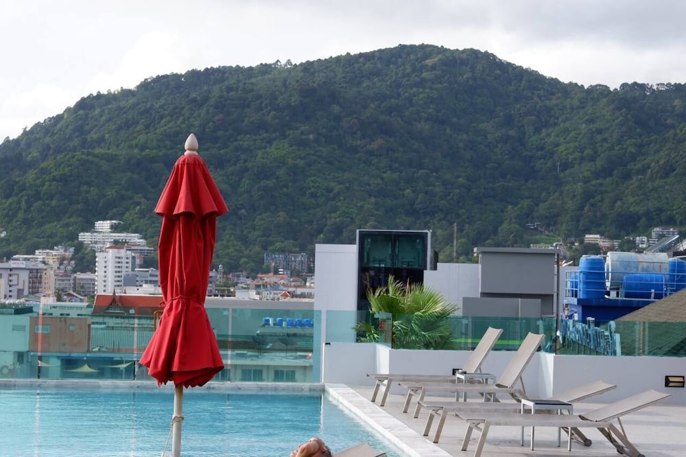 Neon Patong Hotel 44/65