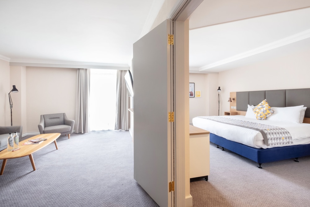 Holiday Inn Leicester 24/71