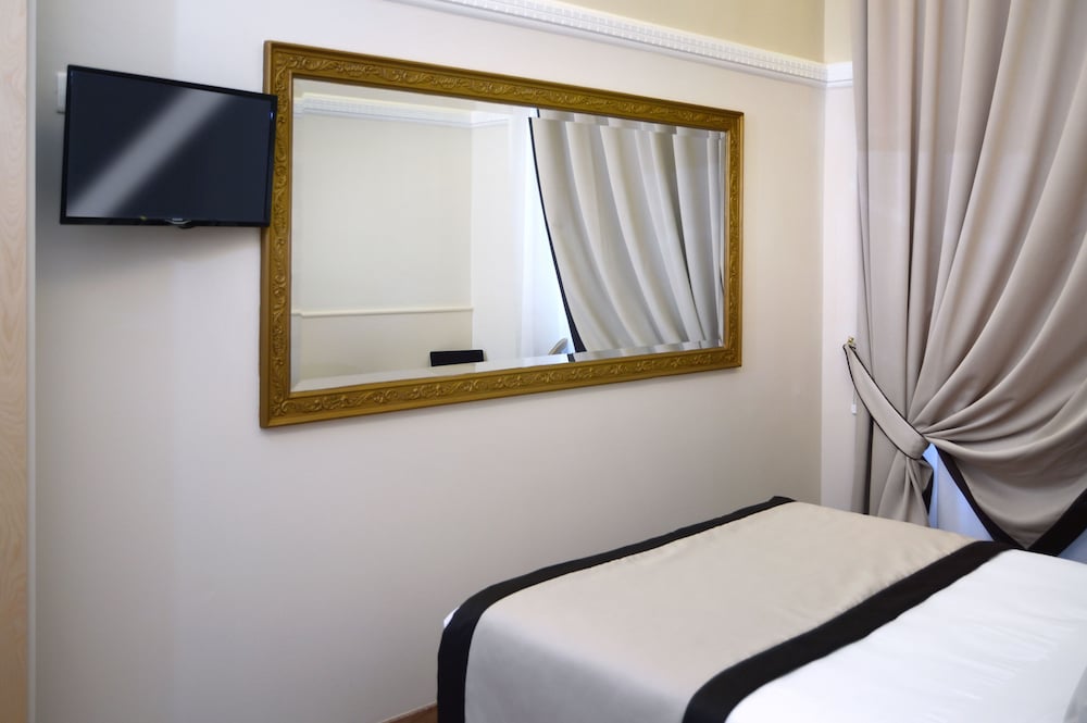 Grand Hotel Vittoria 27/71