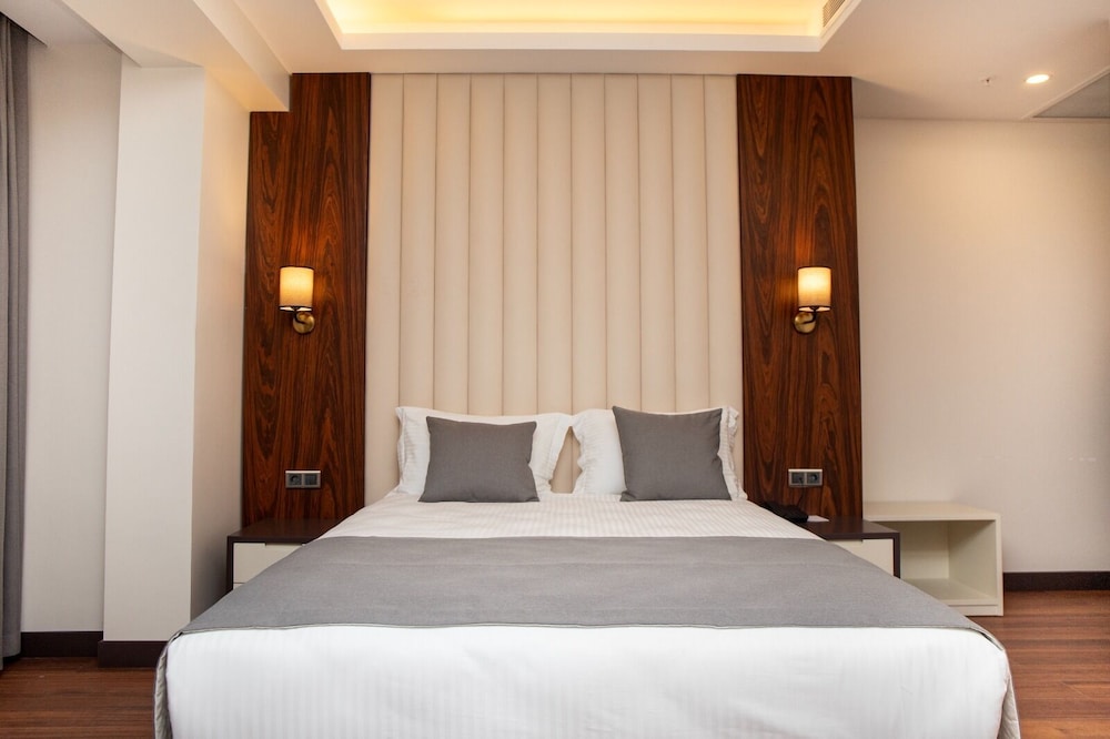 Shining Star Hotel 13/50