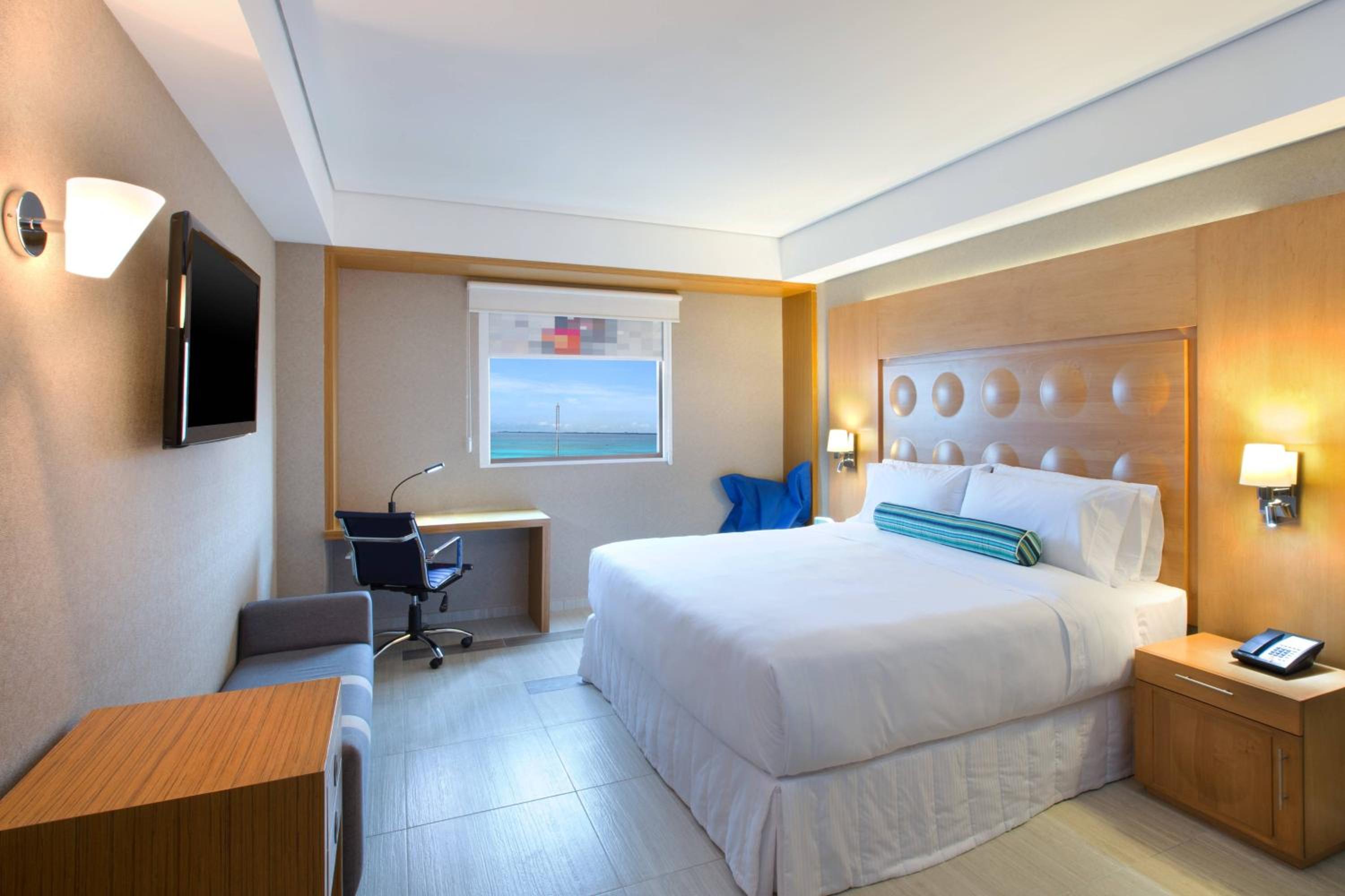 Junior Suite, King Bed, Lagoon View