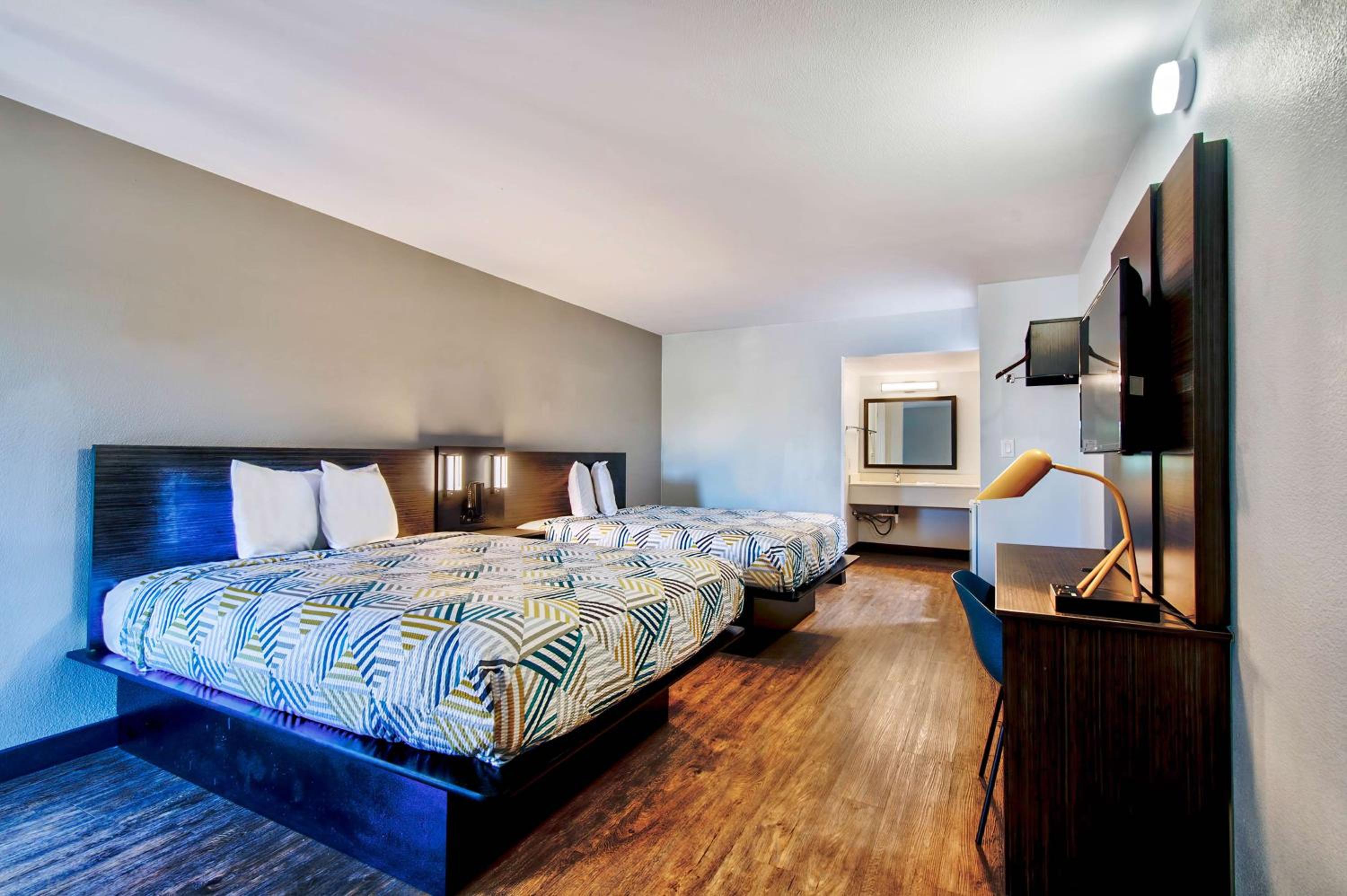 غرفة بسريرين كوين للمدخنين، Motel6 Fort Worth, TX - White Settlement 3/6