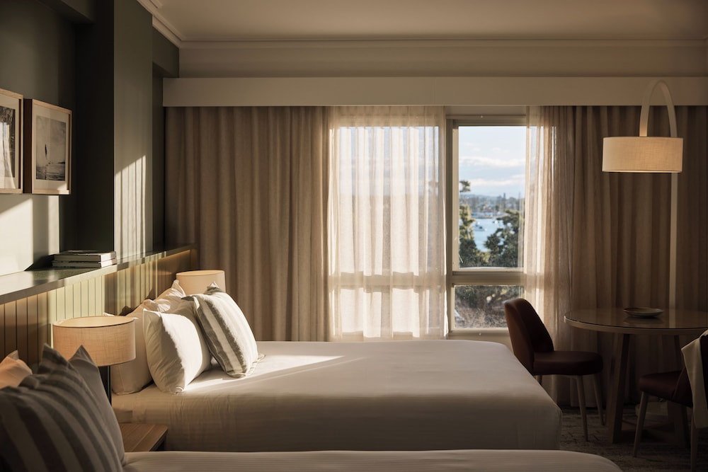 Superior, 2 Queen Beds, Water View