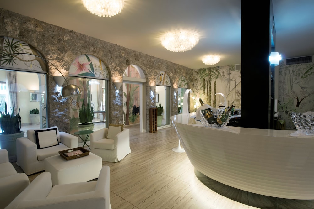 Augustus Hotel and Resort 8/49