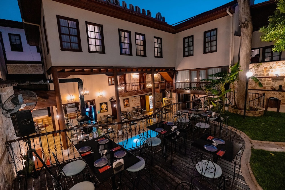 Mediterra Art Hotel 40/50