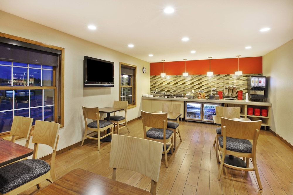 TownePlace Suites Detroit Sterling Heights 16/24