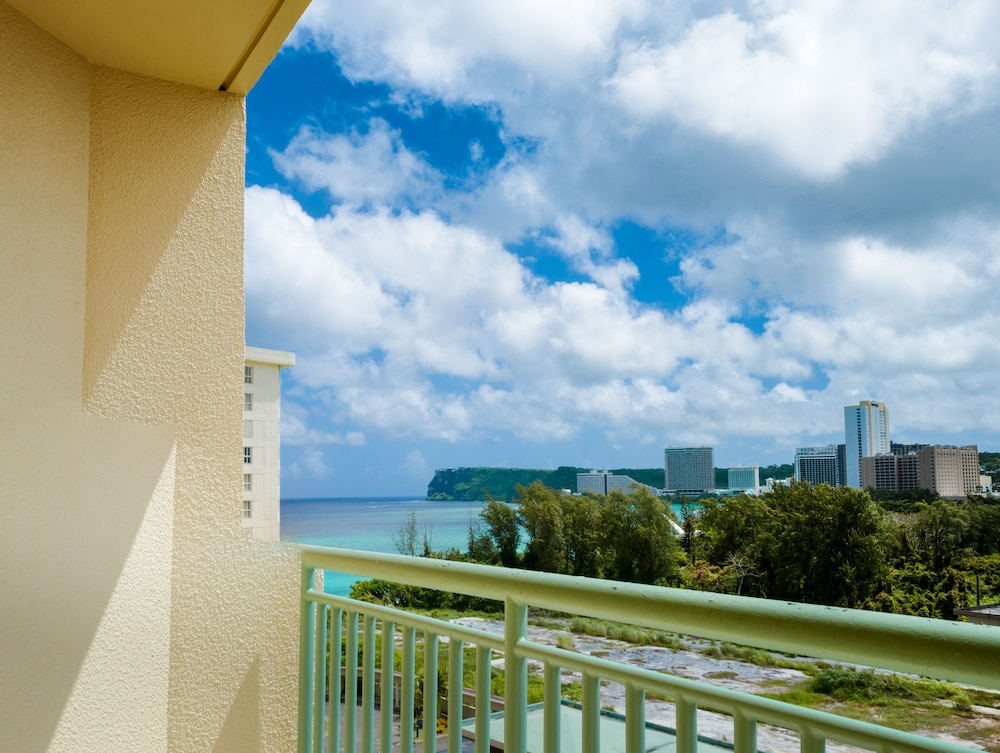 Holiday Resort And Spa Guam 85/86