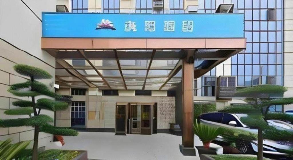 Vienna Hotel (Shanghai Hongqiao International Exhibition Center Huaxin) 2/28