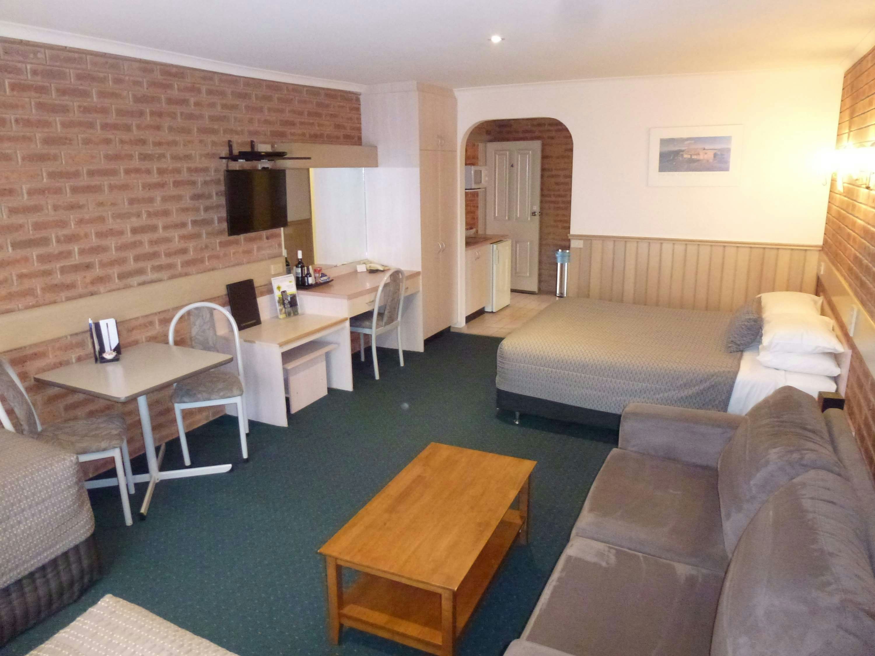 Colonial Motor Inn Bairnsdale 33/37