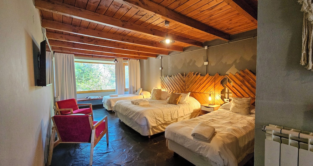 ROOM, QUADRUPLE