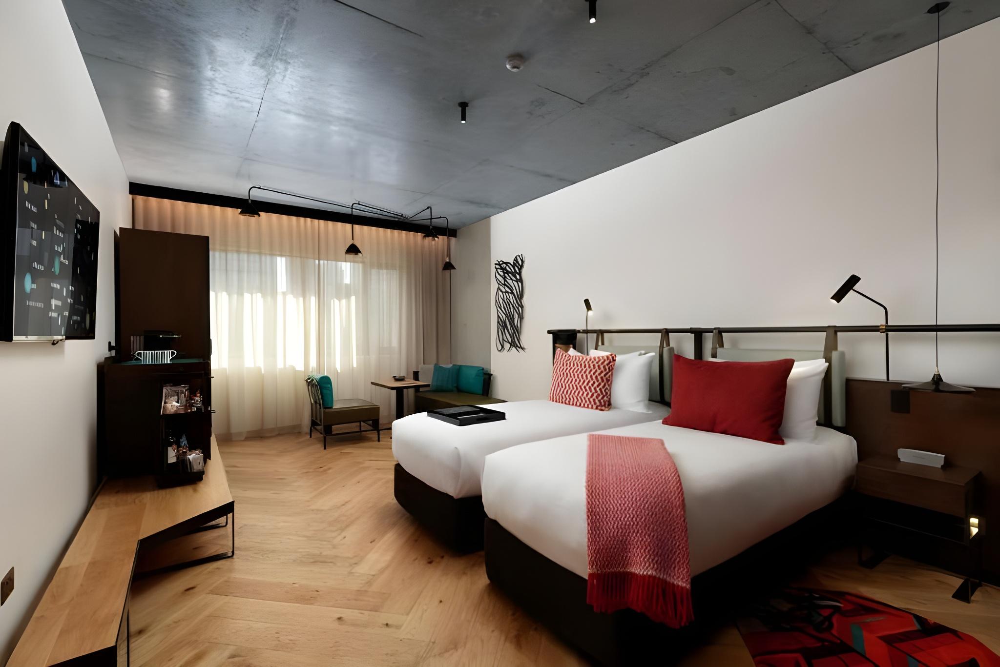 Qt, Deluxe, Double Bed