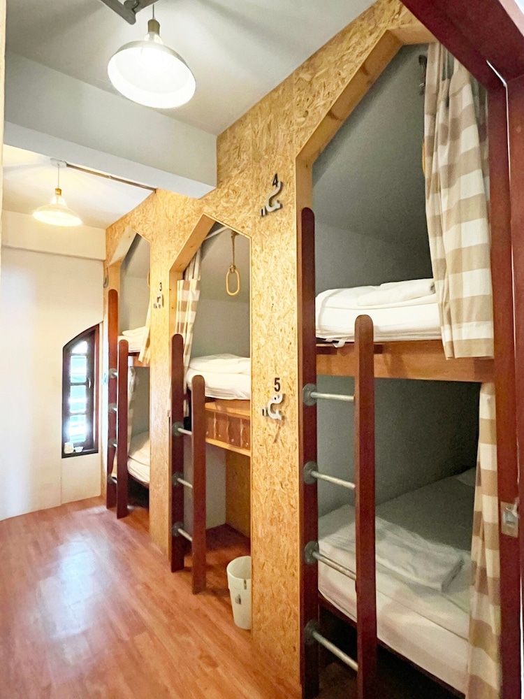 Barn And Bed Hostel 45/50