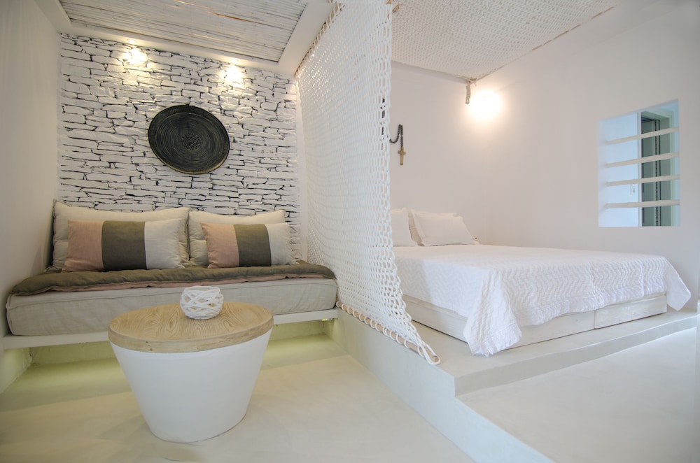 Levantes Ios Boutique Hotel 58/74