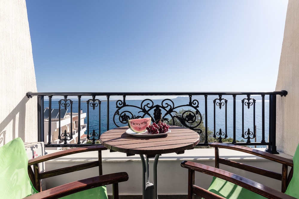 Dionysos Hotel Agistri 33/50