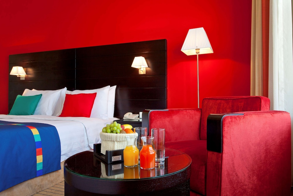 بارك إن باي راديسون الخبر(Park Inn By Radisson Al Khobar Hotel) 24/74