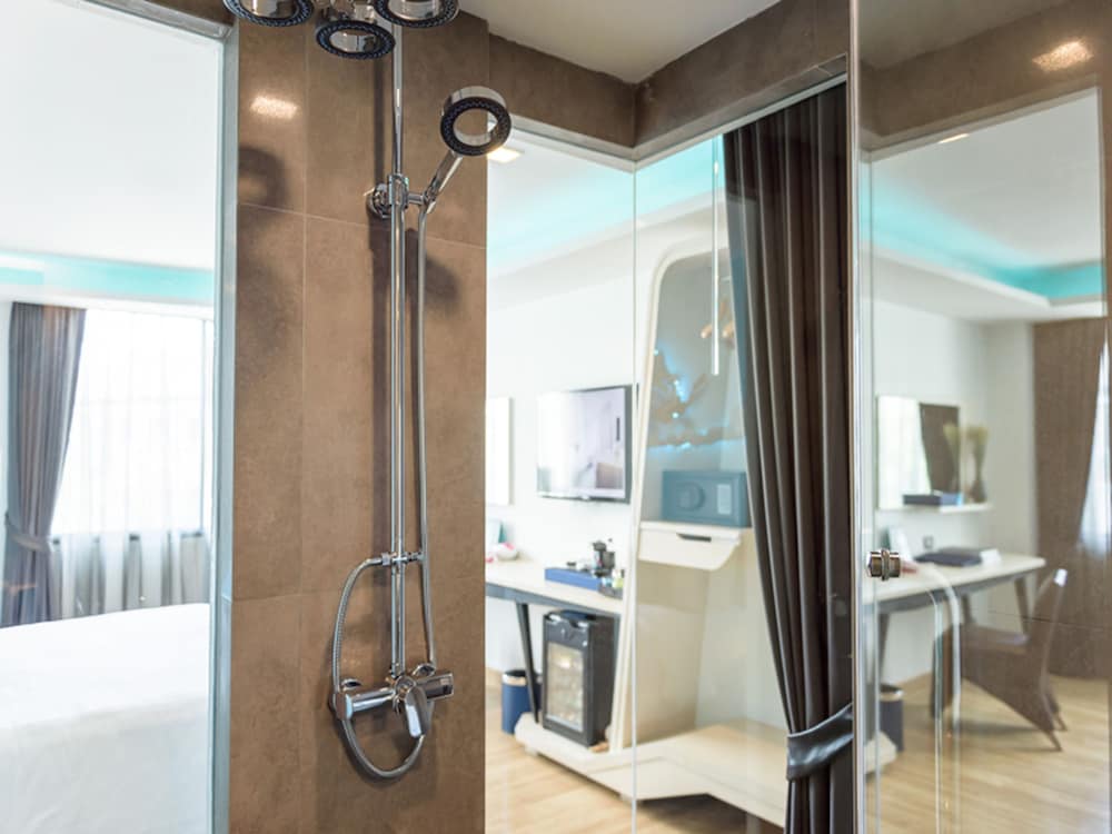 The Xtreme Hotel 50/50