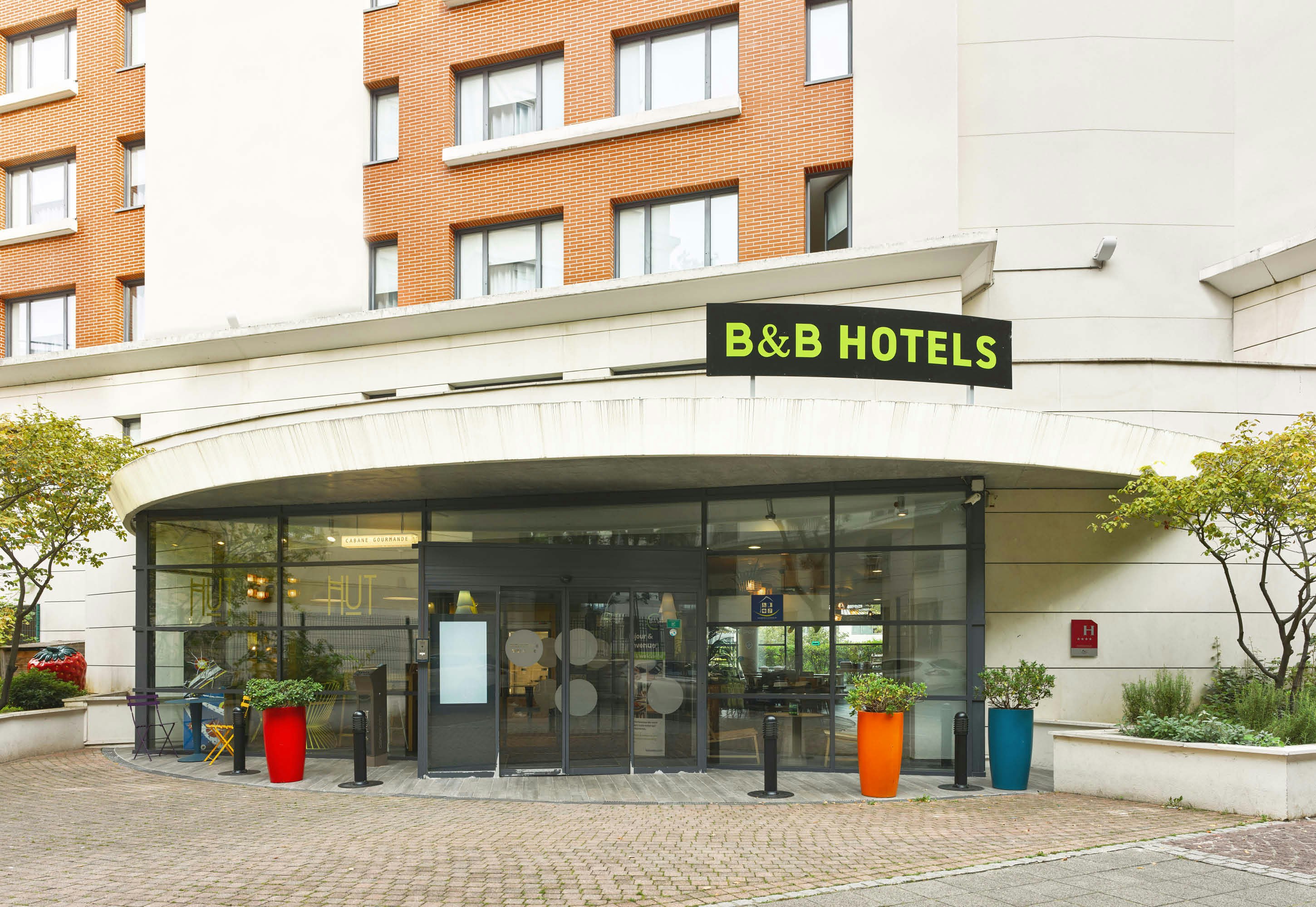 B&B HOME Rueil-Malmaison Gare in RUEIL-MALMAISON