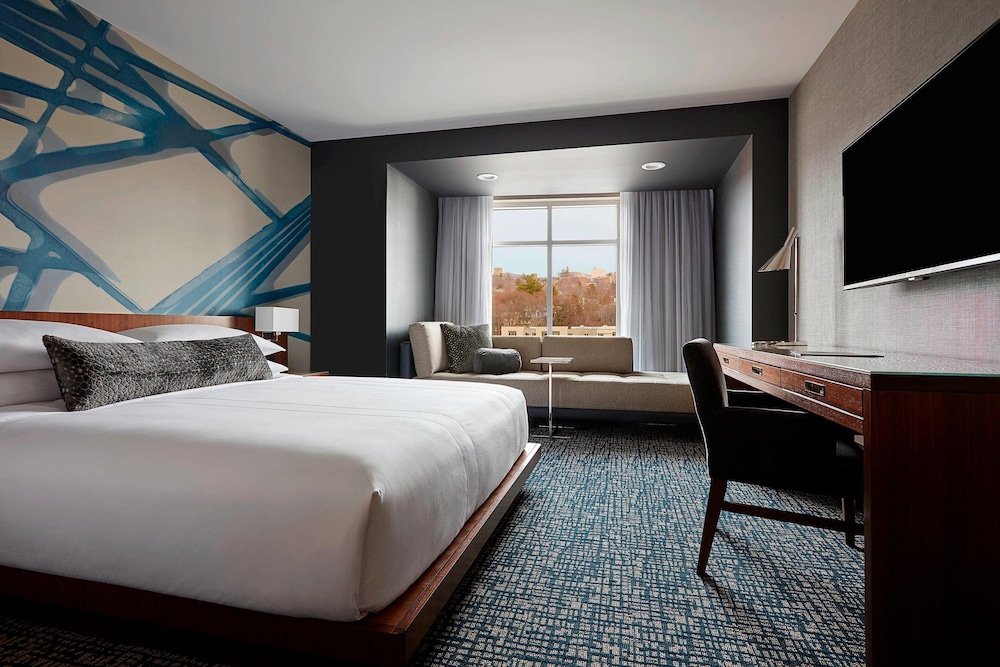Deluxe, King Bed, Accessible