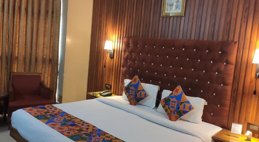 HOTEL CONCLAVE EXECUTIVE 7/24