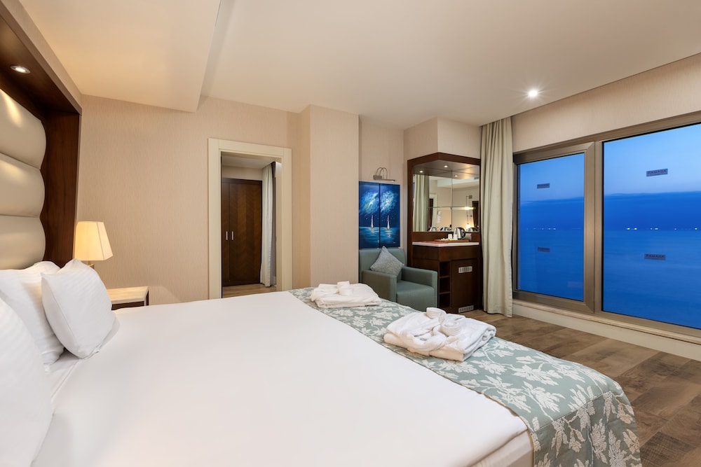 SUITE, SEA VIEW
